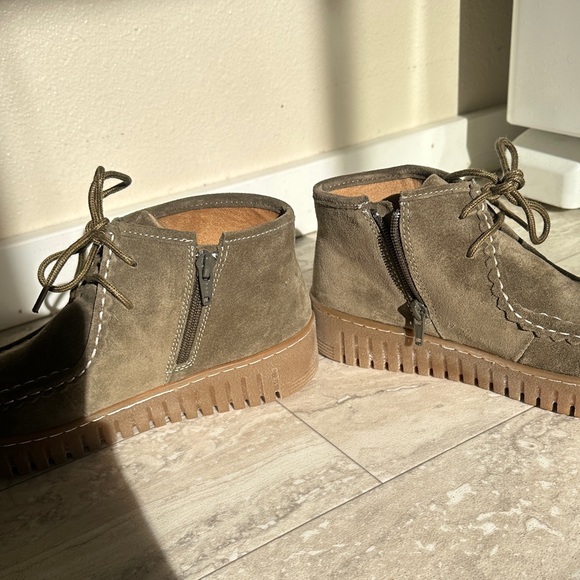 Comfortiva Olive Suede Chukka Boots - Picture 4 of 6
